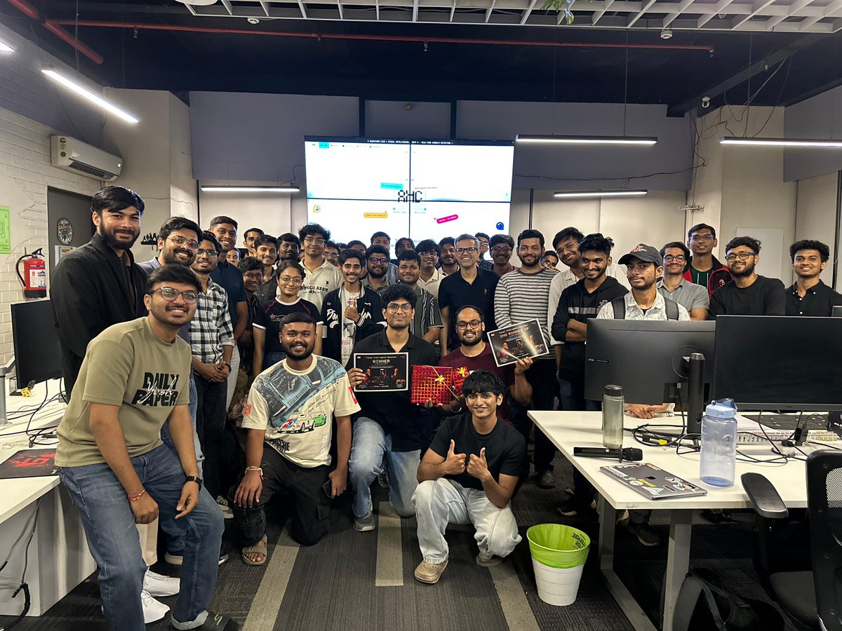 harzhad's tweet photo. had so much fun

so many cracked people, absolute madness

@aihackersco ftw🤙 https://t.co/bu5silRqNz