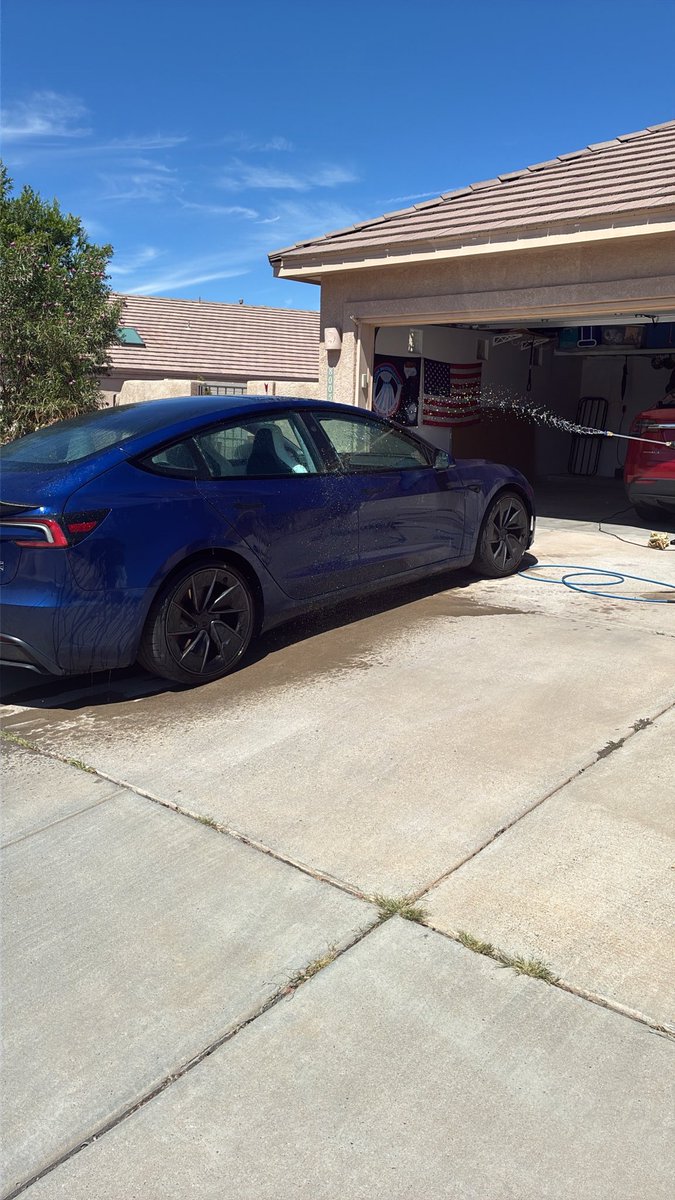 trgoodman79's tweet photo. @Tesla when you love a Tesla product so much, you actually wash the loaner https://t.co/dIGAs5J9L0