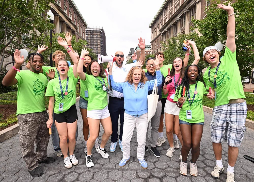 Orientation leaders celebrate with President Mnookin