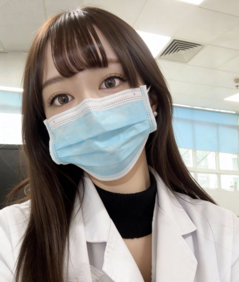 robertoporta9's tweet photo. 42歳。まだ独身の女医
誰かもらってくれませんか？ https://t.co/gGsjAIhxAU