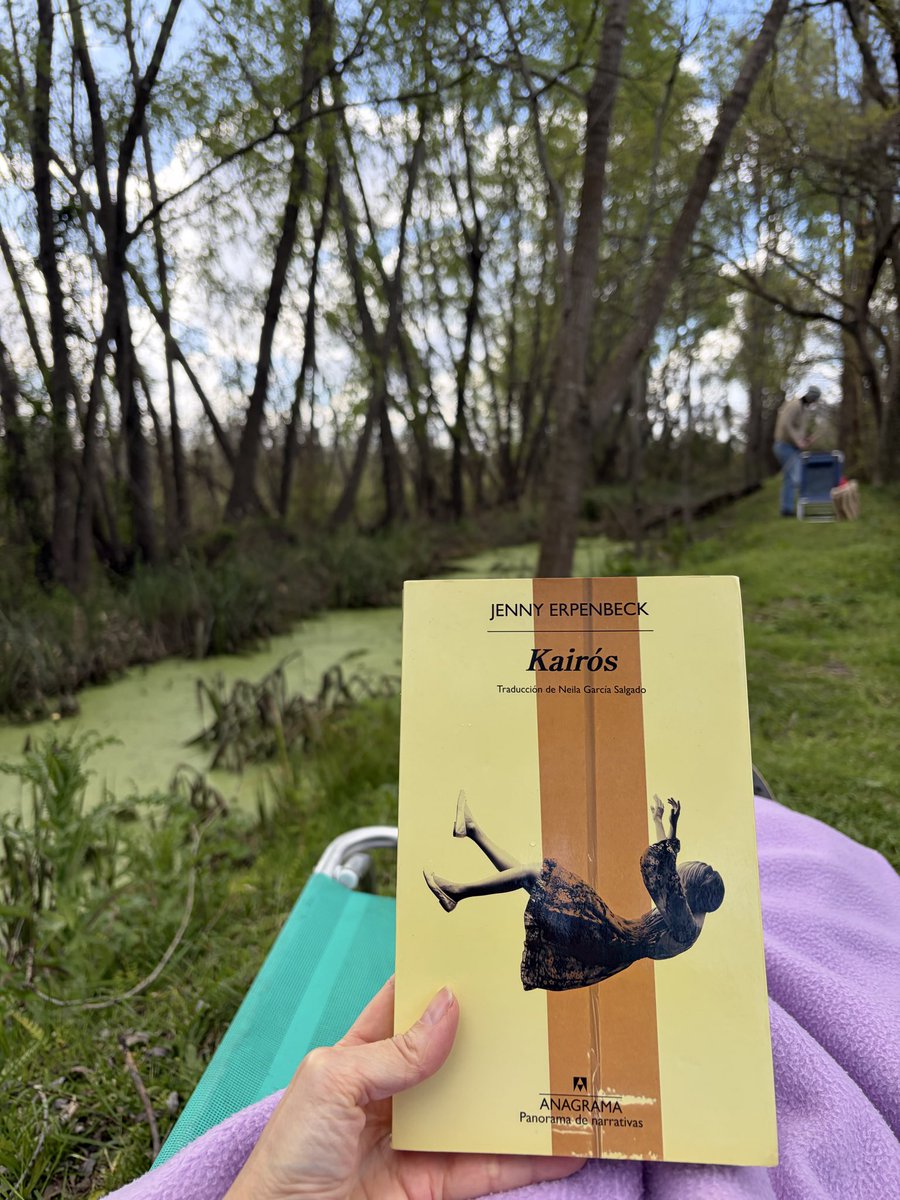 LucilaRobredo's tweet photo. Naturaleza, pareja y librito, insuperable! Veremos que tal Erpenbeck. https://t.co/Ey7LzQ0Up4