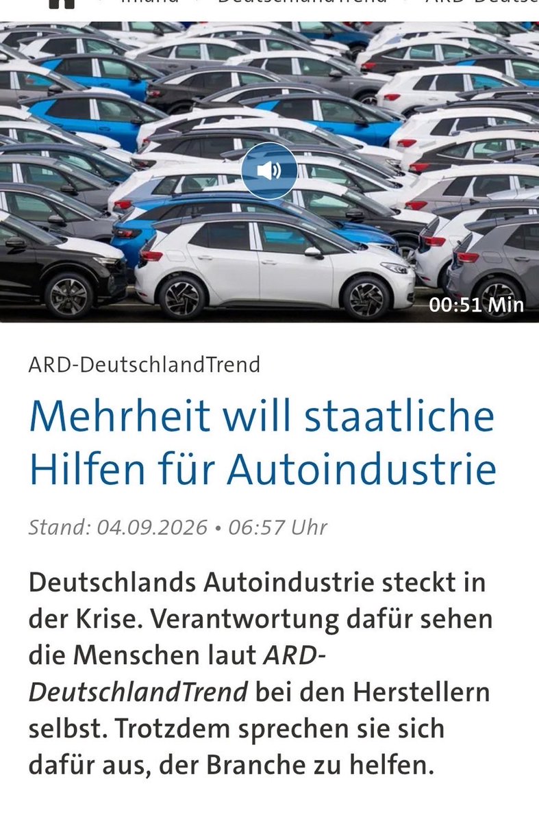 RCRaven1's tweet photo. 30 Milliarden später: Was bekommt Deutschland diesmal dafür?

Die Mehrheit der Deutschen will laut ARD-DeutschlandTrend staatliche Hilfen für die Autoindustrie. Kann man verstehen. An der Branche hängen hunderttausende Arbeitsplätze, Zulieferer, ganze Regionen und ein erheblicher Teil unserer industriellen Wertschöpfung.

Nur sollte man dabei vielleicht erwähnen, dass der Staat diese Industrie in den vergangenen rund 20 Jahren bereits mit Milliarden unterstützt hat.

Nimmt man nur die großen, halbwegs sauber belegbaren Bundesmaßnahmen seit Mitte der 2000er Jahre zusammen, kommt man bereits auf mindestens 22,3 Milliarden Euro. Darin stecken rund 1,15 Milliarden Euro direkte Forschungs- und Investitionsförderung, fünf Milliarden Euro Abwrackprämie, gut 1,5 Milliarden Euro Steuerbegünstigung für LPG und Erdgas, knapp 600 Millionen Euro Kfz-Steuervergünstigungen für Euro-5- und Euro-6-Fahrzeuge, rund 10,23 Milliarden Euro Umweltbonus und Innovationsprämie sowie etwa 3,85 Milliarden Euro Steuervergünstigungen für Elektro- und Plug-in-Dienstwagen bis 2024.

Und das ist nur die konservative Rechnung für diese rund 20 Jahre.

Rechnet man laufende Transformationsprogramme, die Förderung klimafreundlicher Nutzfahrzeuge und die offiziellen Steuerschätzungen für 2025 und 2026 hinzu, landet man bei ungefähr 28 Milliarden Euro. Nimmt man die knapp drei Milliarden Euro Batterie-IPCEI dazu, die nicht ausschließlich der Autoindustrie zugutekommen, aber sehr wohl deren künftige Wertschöpfungskette mit aufbauen sollen, sind wir bei mehr als 30 Milliarden Euro.

Auch das ist noch keine vollständige Bilanz der vergangenen zwei Jahrzehnte.

Nicht enthalten sind große Teile der Länderförderung, weitere Forschungsprogramme, Ladeinfrastruktur, Wasserstoffprojekte, Regionalförderung, Kurzarbeitergeld in Krisenzeiten oder allgemeine Unternehmenshilfen. Allein für die normale Dienstwagenregelung errechnet das Umweltbundesamt für 2024 mindestens 4,2 Milliarden Euro Steuermindereinnahmen. Beim Diesel kommt eine weitere milliardenschwere Begünstigung hinzu, die sich aber nicht sauber nur der Autoindustrie zurechnen lässt.

Deshalb werde ich jetzt auch keine Fantasiezahl von 50, 70 oder 100 Milliarden Euro hinschreiben. Was sich seriös sagen lässt, reicht völlig: Mehr als 30 Milliarden Euro staatliche Unterstützung lassen sich für die vergangenen rund 20 Jahre konkret identifizieren. Die tatsächliche wirtschaftliche Unterstützung liegt darüber.

Und genau deshalb ist die aktuelle Umfrage so interessant.

Fast drei Viertel der Befragten sagen gleichzeitig, die Hersteller hätten die Entwicklung alternativer Antriebe verschlafen. Zwei Drittel wollen künftige Kaufprämien oder Steuervergünstigungen daran koppeln, dass die Fahrzeuge zumindest überwiegend in Europa produziert werden.

Vielleicht haben die Leute den entscheidenden Punkt längst verstanden.

Natürlich kann der Staat eine Schlüsselindustrie unterstützen. Er kann Forschung fördern, Batteriefertigung anschieben, Softwareentwicklung und neue Produktionsanlagen finanzieren, Beschäftigte qualifizieren und neue Technologien in den Markt bringen.

Aber dann darf er auch Bedingungen stellen.

Wer über zwei Jahrzehnte von Milliarden öffentlicher Unterstützung profitiert, kann nicht auf der einen Seite erklären, Deutschland müsse die Branche retten, und auf der anderen Seite Werke verkleinern, Entwicklung verlagern, Produktion ins Ausland schieben und den Beschäftigten sagen, sie seien zu teuer und sollten länger arbeiten.

Nach rund 20 Jahren Förderung lautet die Frage deshalb nicht mehr einfach:

Soll der Staat der Autoindustrie helfen?

Die bessere Frage lautet:

Was bekommt Deutschland diesmal dafür?

Arbeitsplätze? Produktion? Forschung? Patente? Batteriezellen? Software? Wertschöpfung?

Oder am Ende wieder nur die Rechnung?
