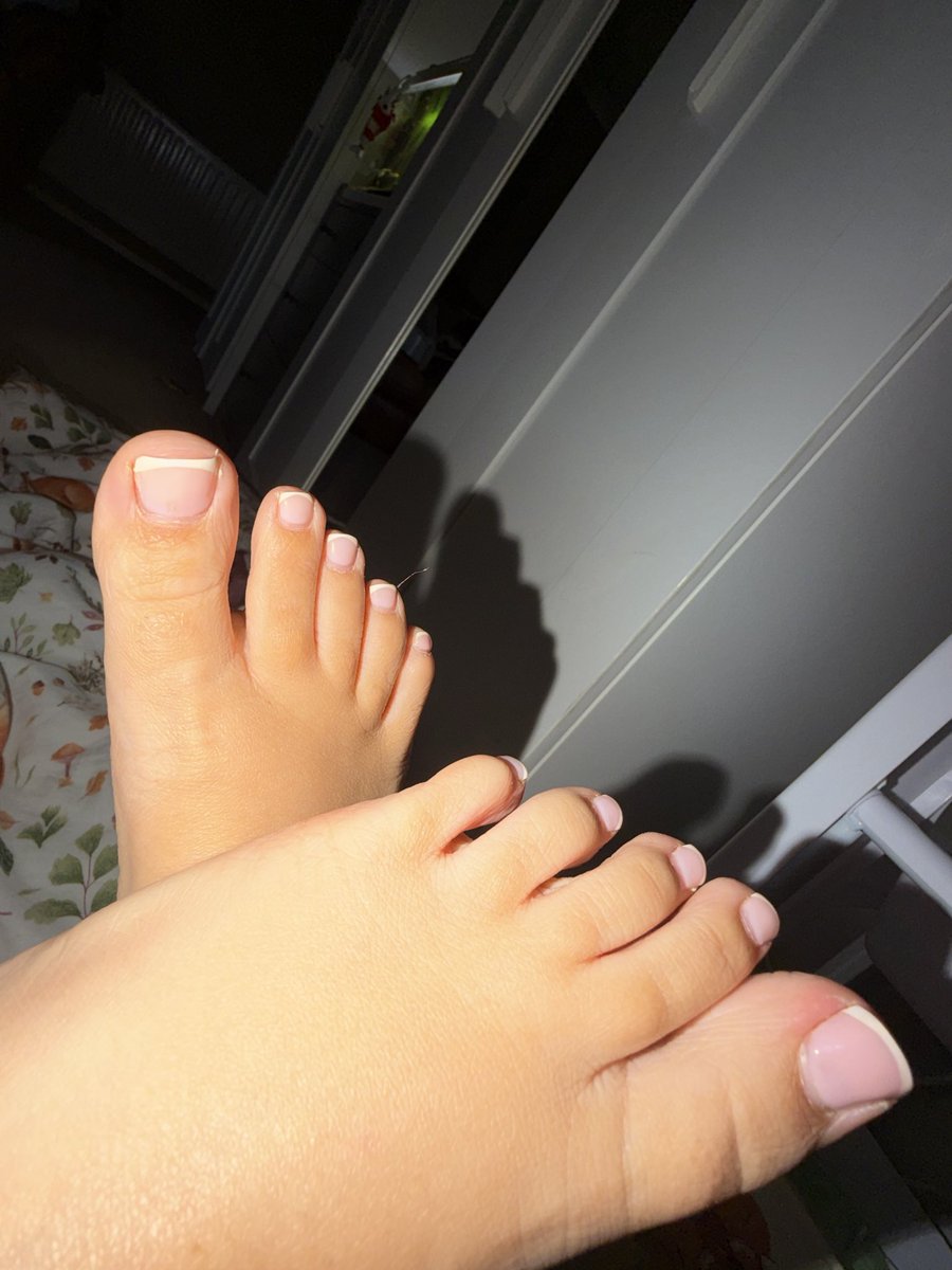 Satintoesluxe's tweet photo. Up close pics are my fave #feetfetısh #feet https://t.co/vK4idBVOlW