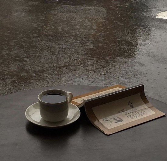 gloomyvisuaIs's tweet photo. rain + music + books + coffee = therapy https://t.co/zwrs33AJkR
