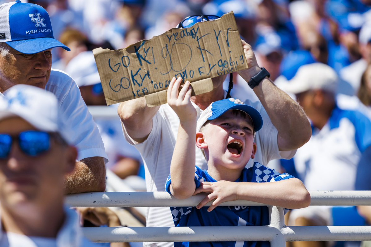 UKAthletics's tweet photo. So good to be back home 🏈 https://t.co/HxfZy638QB