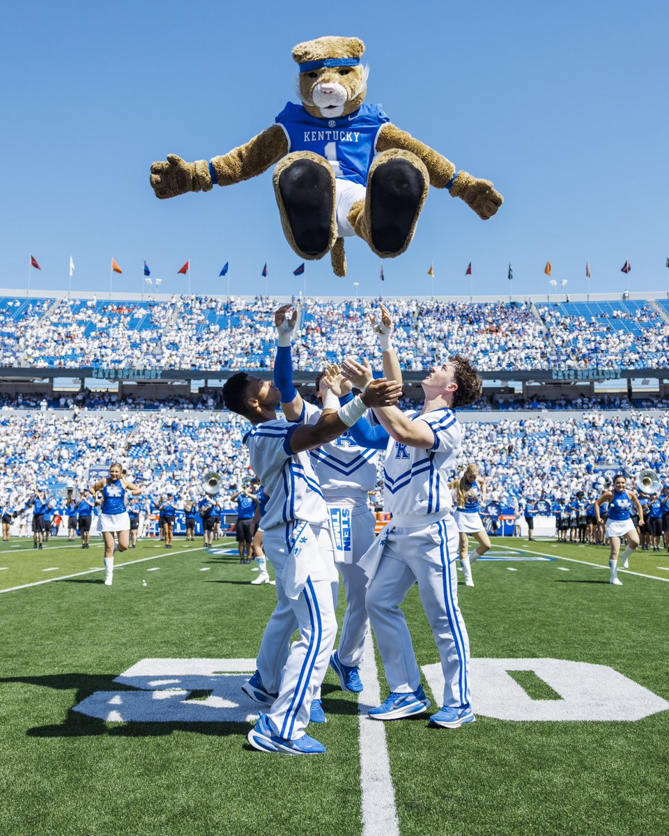UKAthletics's tweet photo. So good to be back home 🏈 https://t.co/HxfZy638QB