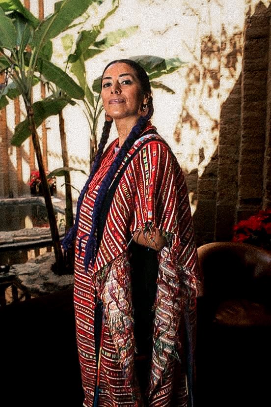 liladowns's tweet photo. “Eres fuerte 
En tu cabello flotan las palabras
Viajo contigo, bailo contigo
Para llegar 
Si yo soy tu misma” 
05/09/26 Día internacional de la Mujer Indígena 
❤️‍🔥🌎💪🏾🌎❤️‍🔥 https://t.co/zaTO03dwGu