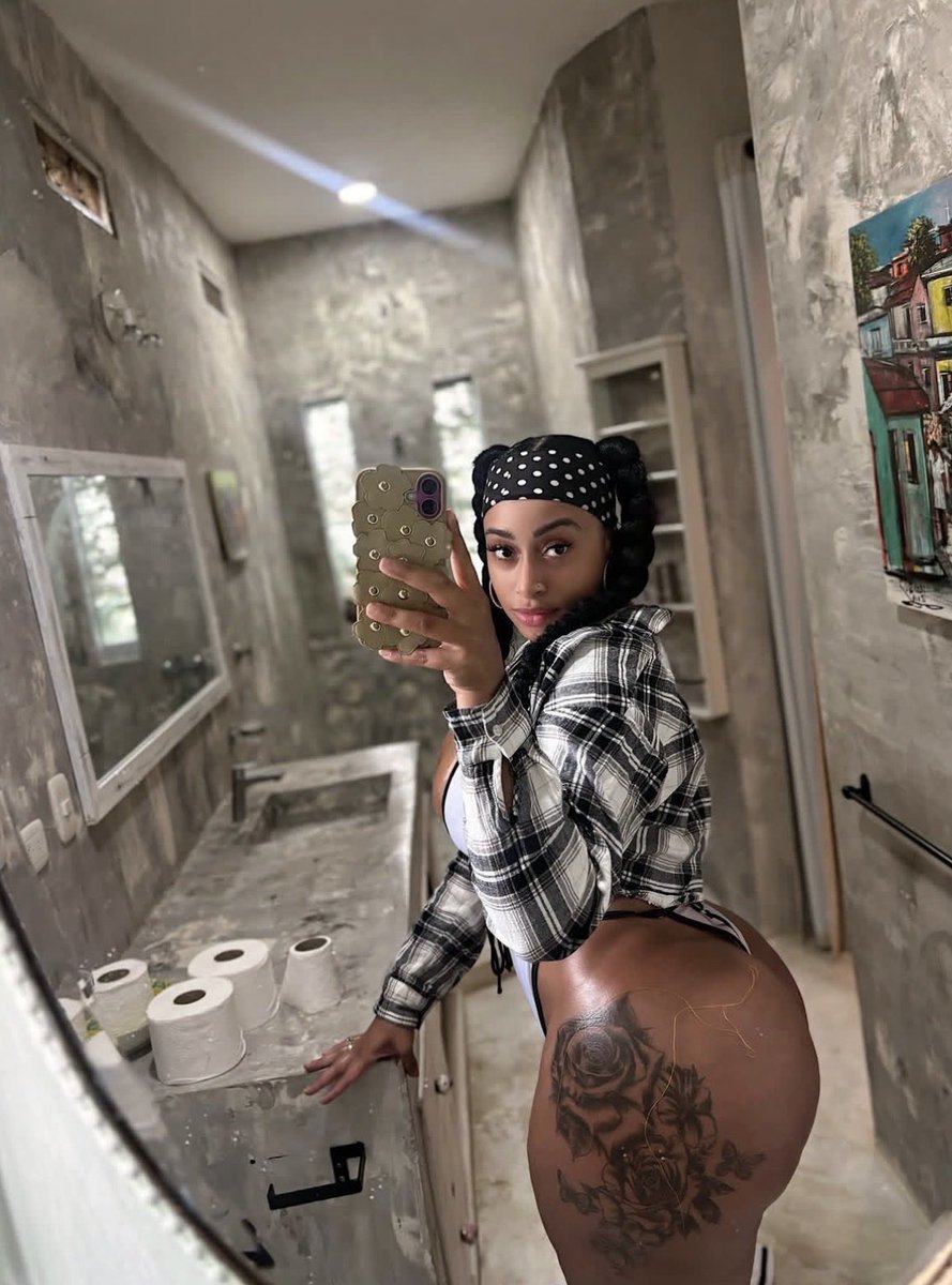 queenofsouls_'s tweet photo. @GodwinHujionye @cloud9cutiee Can you handle me? https://t.co/cinhiuBAc1