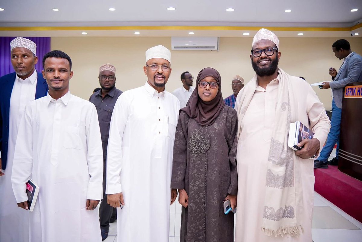 DrahmednurAbdi's tweet photo. I was delighted to attend the launch of Waxaad Tahay Boqorad (“You Are a Queen”), a book authored by Asha Sheikh Jaamac Mohamed.

The book carries a powerful message of hope, encouragement and empowerment, particularly for Somali women and girls. I commend Asha Sheikh for her creativity, dedication and the time and effort she has invested in bringing this meaningful work to life.

Wishing her continued success as her work reaches and inspires many more readers.