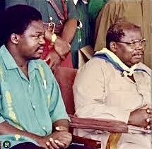 MariaSTsehai's tweet photo. Ukishakulia kwenye mazingira ambapo uko na proximity with power huwezi kuwa chawa!
Maana unaona ukiwa bado kijana kuwa walio na madaraka makubwa ni wanadamu kama sisi! Na viongozi kama Mkapa walikuwa wanahakikisha wanaku-engage, mnajadili mambo na hawakutaka machawa!
Sasa na hii background lazima huyu Bi Kizimkazi na elimu mbalimbali ana inferiority complex 🤣 
Ila wajue tu akina Dully, mtu mwenye hii background hamtaweza kumlazimisha hata kwa vitisho amwogope kimama chenu labda alete aamue kuleta unafiki! 
Mwachieni Nchimbi  
#FreeNchimbi #FreeEmmanuelNchimbi