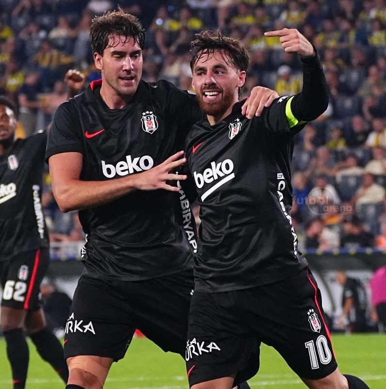 futbolarena's tweet photo. Asist, gol. Orkun Kökçü &amp; Dusan Vlahovic. ⚫⚪ https://t.co/z5RDxsue9L
