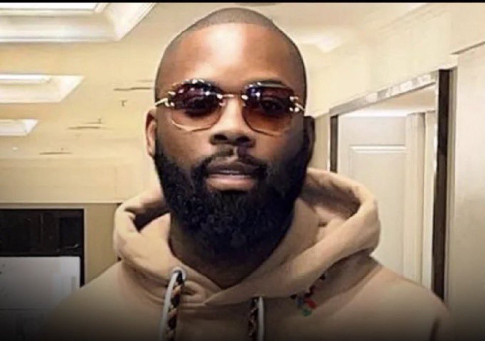 AshSavesUSA's tweet photo. 🚨😱43-year-old influencer flies to Thailand for a bigger 🍆 penis.

Gets 40ml of filler injected. 💉 

Goes for a massage with his wife. Chest pain. Passes out twice. Dead by morning.

Coroner: pulmonary embolism caused by the procedure. The filler was in his lungs.
🫁 
He had 185k followers, a $1.1M house, and they buried him in a $745,000 gold coffin.