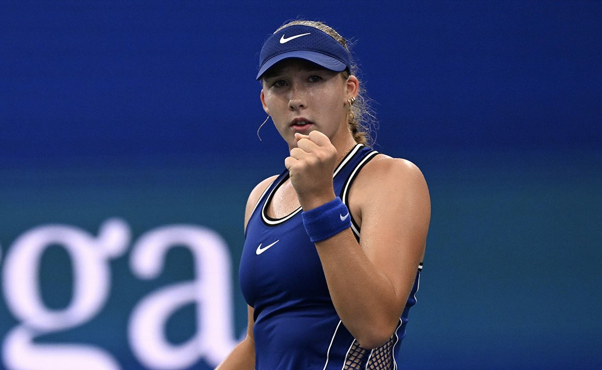 GameSetAndTalk's tweet photo. MIRRA ANDREEVA EN 1/8 DE FINALE 🔥🇷🇺

La Russe s’impose en 2 sets (6-2, 7-6) face à Nikola Bartunkova 🇨🇿 pour rallier les 1/8 de finale à l’US Open 🇺🇸 pour la première fois de sa carrière !!! ✅

Elle a désormais atteint ce stade dans tous les tournois du Grand Chelem. 👏 https://t.co/XIHkqA1F1O