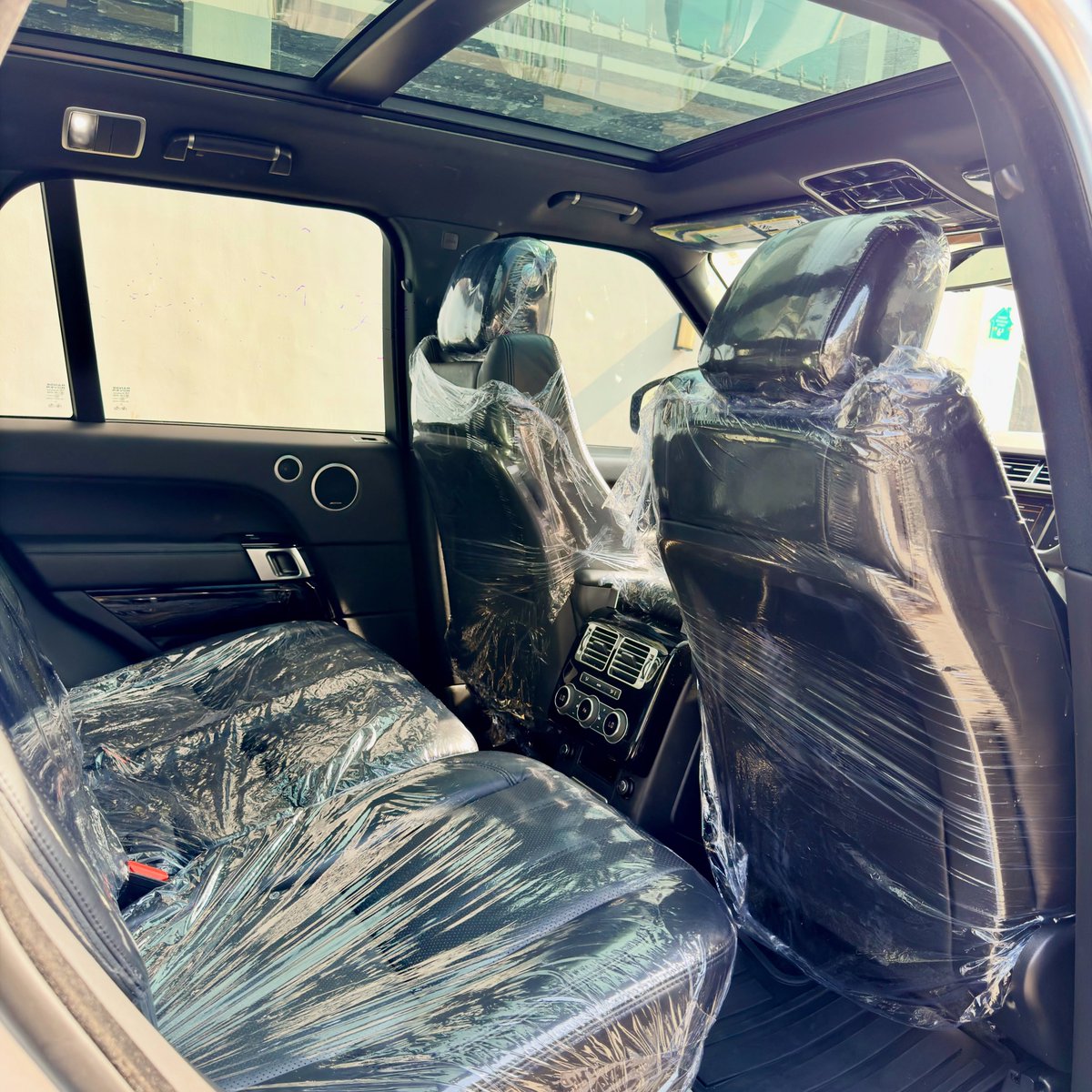 TammatAutos's tweet photo. 2016 Range Rover Vogue Supercharged

• ⁠Ambient light
• ⁠Suction Doors
• ⁠Massage Seats
• ⁠HUD
• ⁠Low Mileage

📍Location: Chevron, Lagos🇳🇬

Price: ₦38.5m

To Schedule a Private Inspection/Delivery⤵️

Send a Dm
☎️/WP: +2349016832044
📧: Tammatautos@gmail.com https://t.co/QpzEw9o3Ns