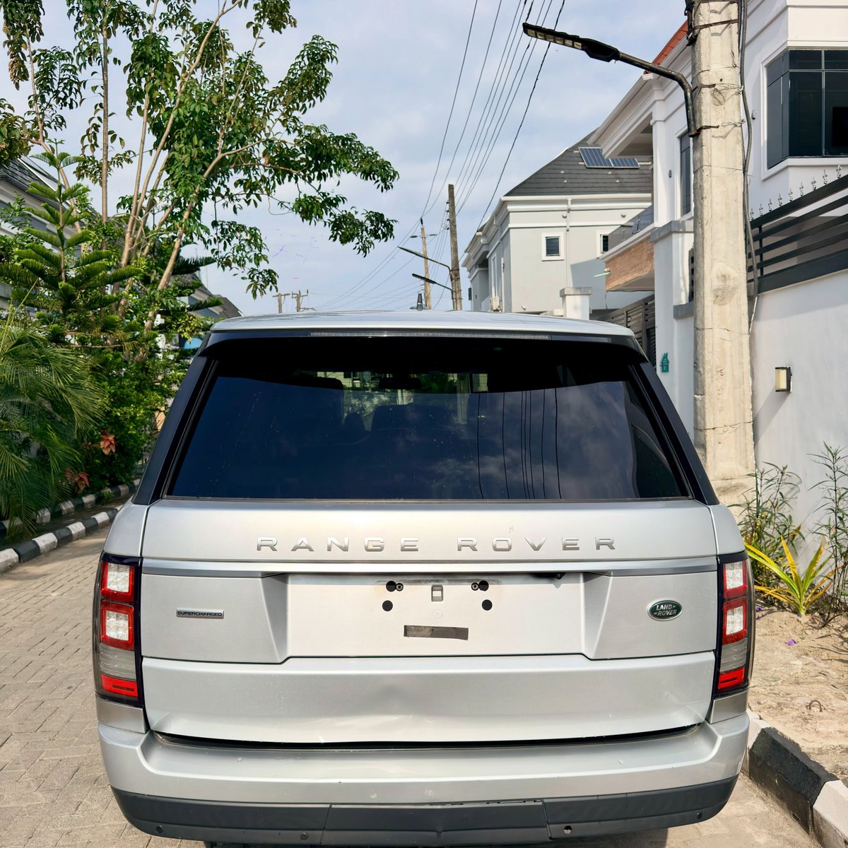 TammatAutos's tweet photo. 2016 Range Rover Vogue Supercharged

• ⁠Ambient light
• ⁠Suction Doors
• ⁠Massage Seats
• ⁠HUD
• ⁠Low Mileage

📍Location: Chevron, Lagos🇳🇬

Price: ₦38.5m

To Schedule a Private Inspection/Delivery⤵️

Send a Dm
☎️/WP: +2349016832044
📧: Tammatautos@gmail.com https://t.co/QpzEw9o3Ns