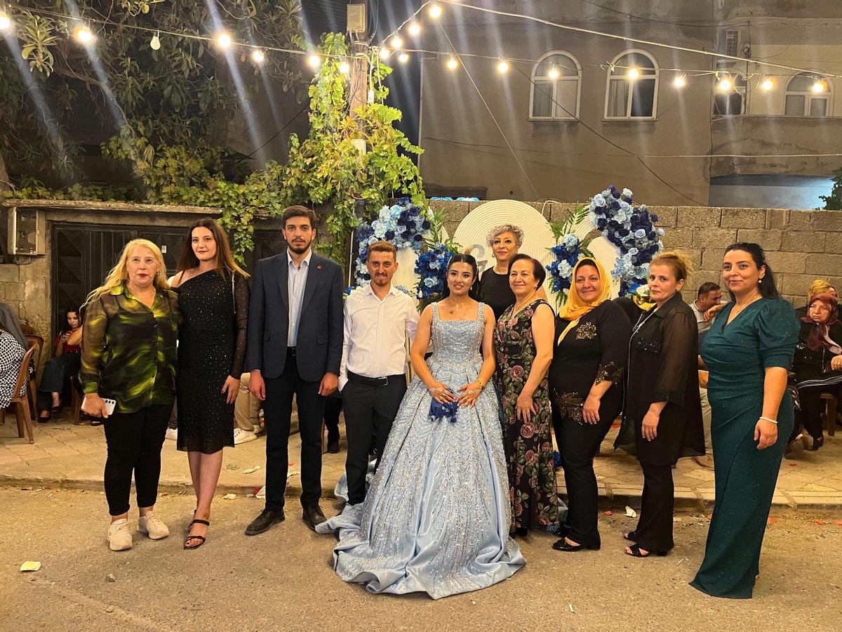 GencKMaras's tweet photo. Onikişubat yönetiminden nuray hanımın kızının nişanına katıldık gelen herkesin ayaklarına sağlık https://t.co/9E19KbGqE4