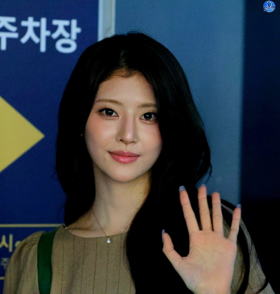KimMinjuFood13's tweet photo. #키라스 #KIIRAS 
#하린 #Harin
키라스 민주 
260905 일
팬싸인회  출근길 https://t.co/8Mva7LRhHt