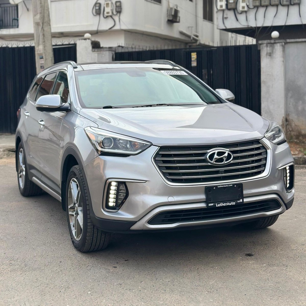 TammatAutos's tweet photo. New Entry🚘

*2017* HYUNDAI SANTA FE LIMITED

• Premium &amp; Fully Loaded💎
• ⁠360º Camera
• ⁠In &amp; Out Super Clean✨

📍Location: Chevron, Lagos🇳🇬

Price: ₦20.5m

To Schedule a Private Inspection/Delivery⤵️

Send a Dm
☎️/WP: +2349016832044
📧: Tammatautos@gmail.com https://t.co/vARmje0iJY