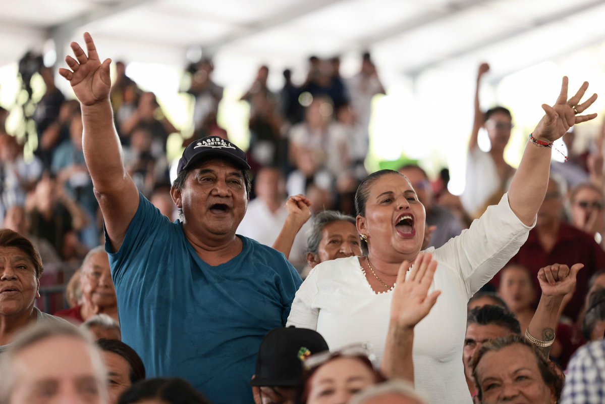 Claudiashein's tweet photo. Gira de rendición de cuentas: Honestidad y resultados en Colima.

🎥 https://t.co/zkpenlYDi7 https://t.co/GVYXBUjwdx