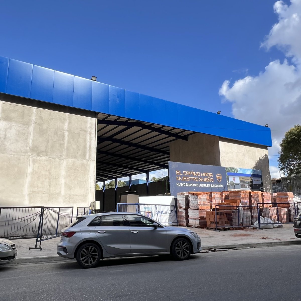Luchi_JRR10's tweet photo. Obras, otra vez obras. Otra vez obras. Y siempre obras. Y hasta cuando obras. Y todo es obras… Y es un solo grito en el continente y siempre es y seguirá siendo obras. GRACIAS RIQUELME POR HACER LO QUE NADIE NUNCA HIZO! Las obras quedan 💙💛💙 https://t.co/WOuI5apzFu