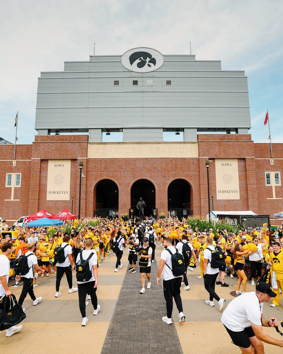 HawkeyeFootball's tweet photo. We missed this 🙌 https://t.co/oWcyZq78s3