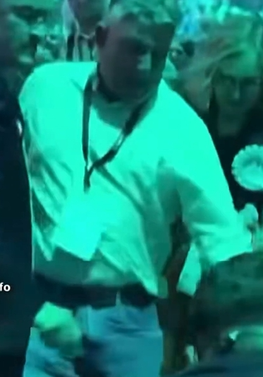GBNews23653867's tweet photo. 🚨Police want to speak to this Reform thug that violently kicked a women who'd been knocked to the ground by an OAP with a walking stick. Lets help our boys in blue an have him delt with! https://t.co/jgYBFMwzDx