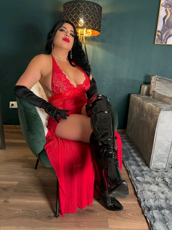 Lady_Dominatrlx's tweet photo. Worship Lady in red Today 🧎‍♂️ https://t.co/w3uKwuSKTs