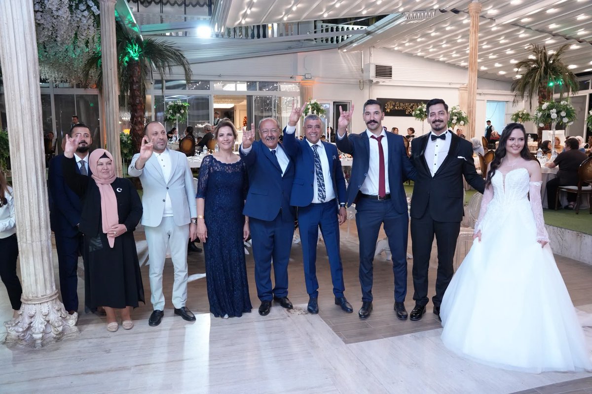 MhpAnkara06's tweet photo. (Türk’ün Töresini Yaşatmaya Devam Ediyoruz)

Koyuncu ailesinin kıymetli kızı Dilara ve Arslan ailesinin kıymetli oğlu Batuhan çiftinin düğün merasimine; İl Başkanımız Sn. Alparslan Doğan, KAÇEP Başkanımız Sn. Emel Öztürk, İl Yönetim Kurulu Üyelerimiz, Yenimahalle İlçe Başkanımız Sn. Hüseyin Altınok ile birlikte katılarak mutluluklarına ortak oldular.

Genç çiftimize bir ömür boyu mutluluklar dileriz.