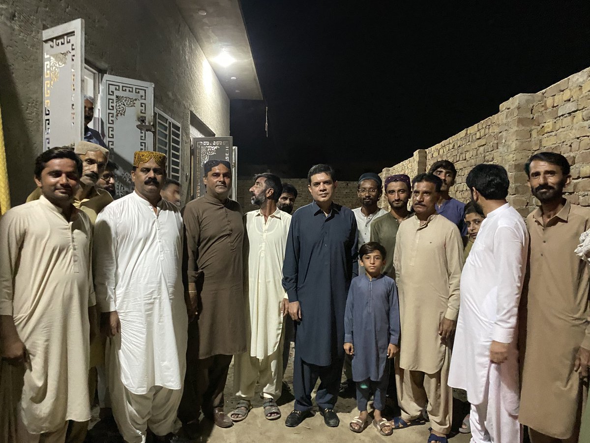 NaumanIShaikh's tweet photo. سکھر: سائیڈ ایریا، کھوسہ گوٹھ، راہوجہ گوٹھ، معلم خان کھوسو، پیر لطیف شاہ، بہاول لکھن، بلاول خان کھوسو اور علی خان کھوسو سمیت مختلف علاقوں کا دورہ کیا، جہاں مختلف برادریوں سے تعلق رکھنے والے اُن خاندانوں سے تعزیت کی جن کے پیارے حال ہی میں وفات پا گئے۔ https://t.co/8Q1eBcwOjI