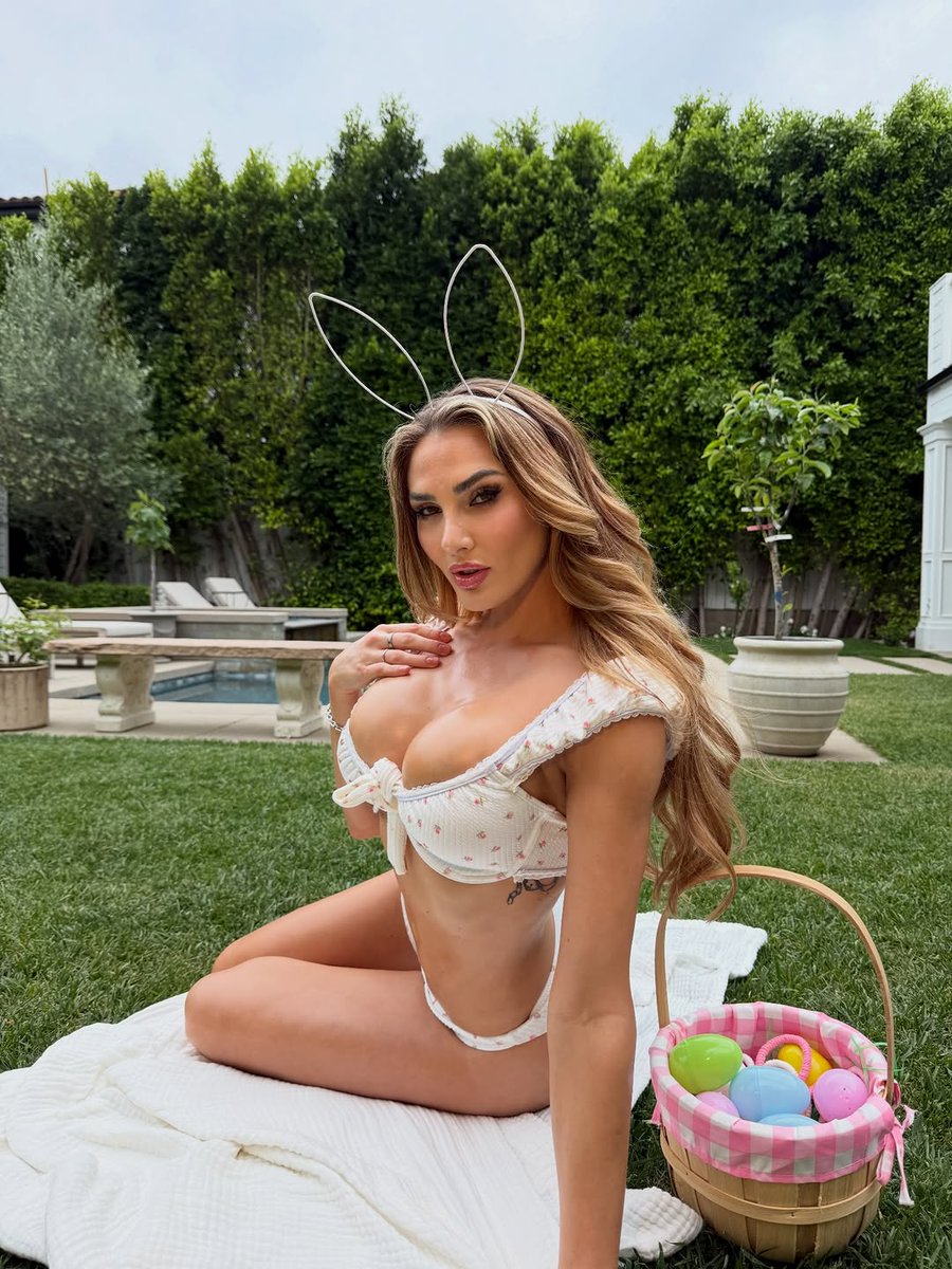 misskenzieat5es's tweet photo. Happy Easter baby https://t.co/08udqZHH3w