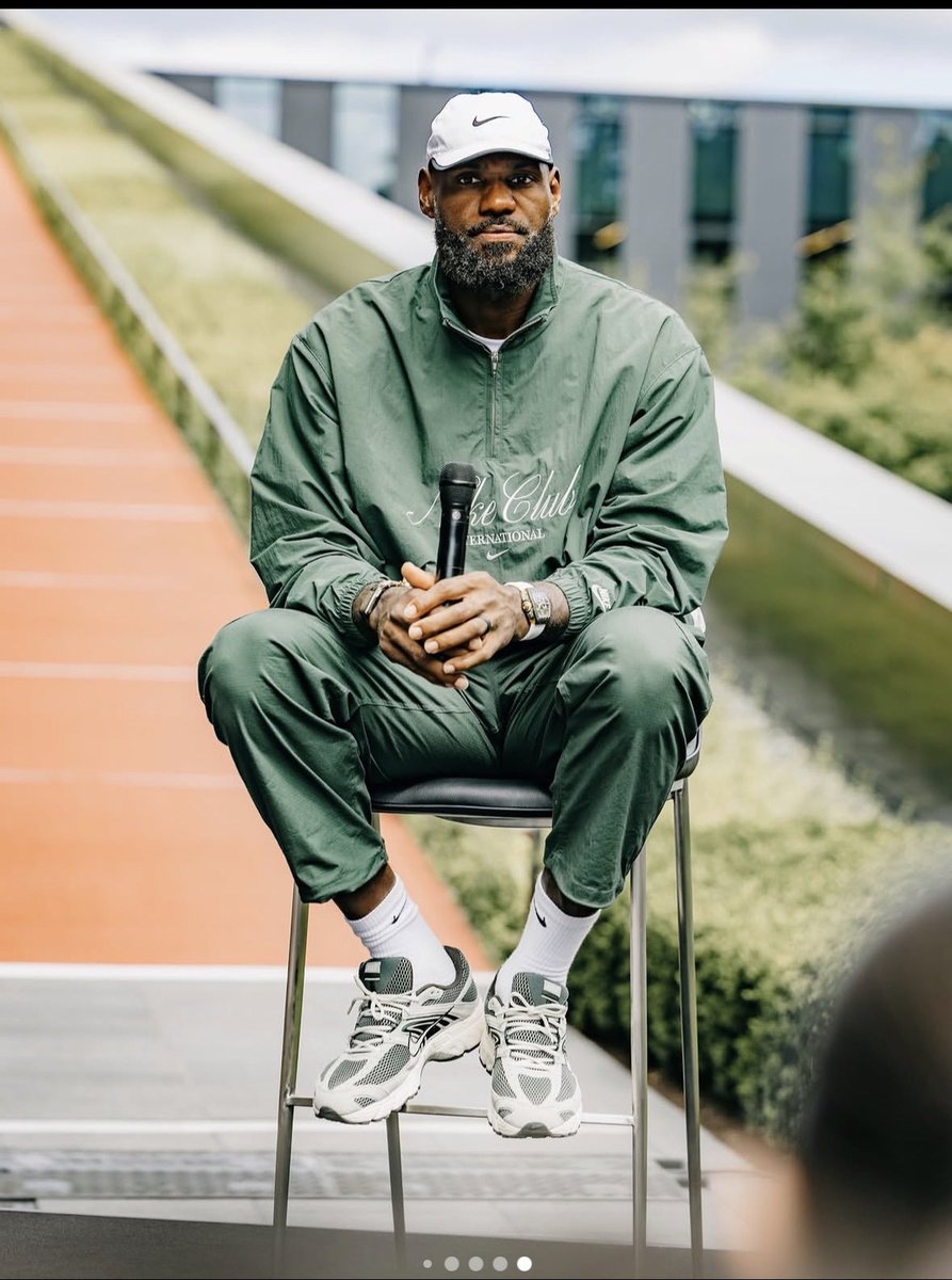 vahphor's tweet photo. LeBron James reportedly revealed that he became concerned after checking Bronny James’ finances.

He said that whenever he asked Bronny about his NBA earnings, Bronny assured him that the money was safe and being handled responsibly. But after reportedly seeing his account statement, LeBron was shocked to find that instead of the estimated $15 million he expected to be there, the balance was around $1.5 million. He said he asked Bronny to explain where the money had gone, but felt he didn’t receive a clear exp