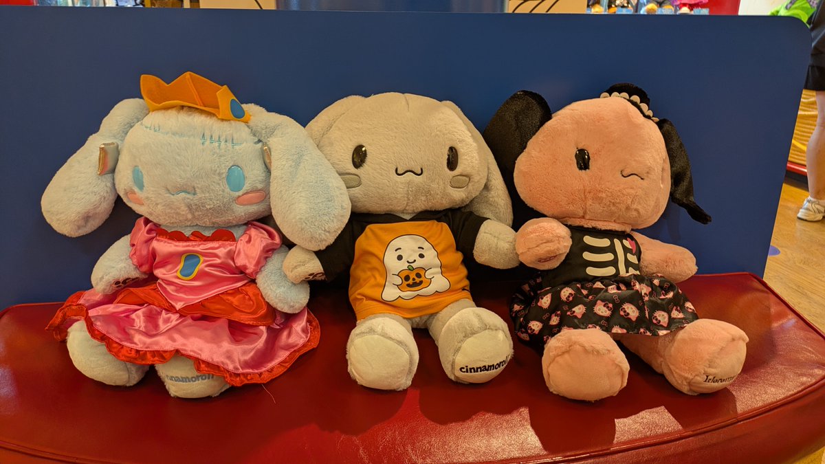 saythatuwilll's tweet photo. met through sleep token and now here we are. love my girlfriends so fucking much (@LieutenantRose ♡ @kinstoners) https://t.co/VenPoBSCS3