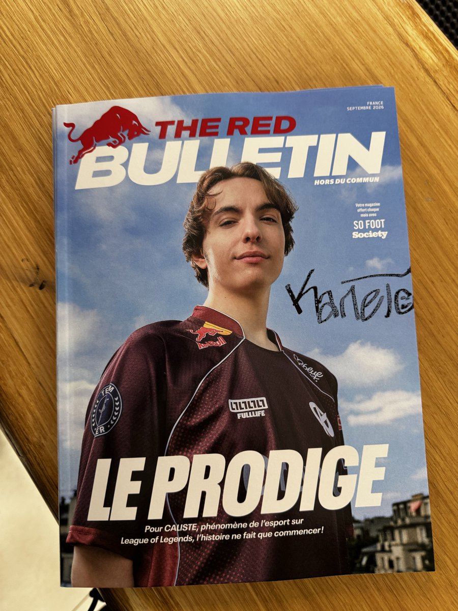 _Jomann's tweet photo. Vous connaissez votre gars Jo, je repars pas les mains vides.

Prochain KC AIRBALL 🏀10 octobre 19h - 21h (20 euros), la règle est simple :

Si tu mets un 3 pts tu repars avec un magazine signé par @Kammeto et @KoteiZousa 

J’EN AI PLEINS POUR VOUS ! #KCORP https://t.co/2E81KgYyAn