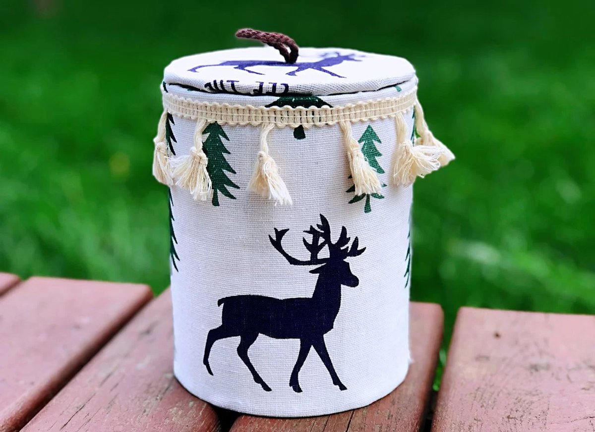 AbyKltz's tweet photo. Turn an old glass jar into a cute desk organizer with just some paint and stickers—no fancy tools needed! https://t.co/7QNw91xsT0
