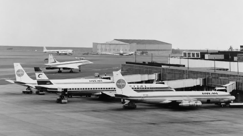 IrishSkiesPod's tweet photo. @ShannonAirport in 1975.
A lovely collection of aircraft. https://t.co/Q8qEs1obXS