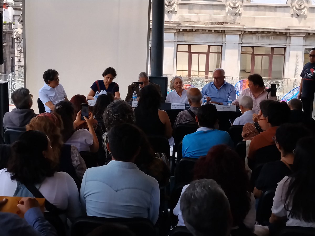 stooaeg's tweet photo. Iniciando en el @m_estanquillo la charla "Elena Poniatowska y la literatura".

📷.- MPG https://t.co/nv3hs6QNy0