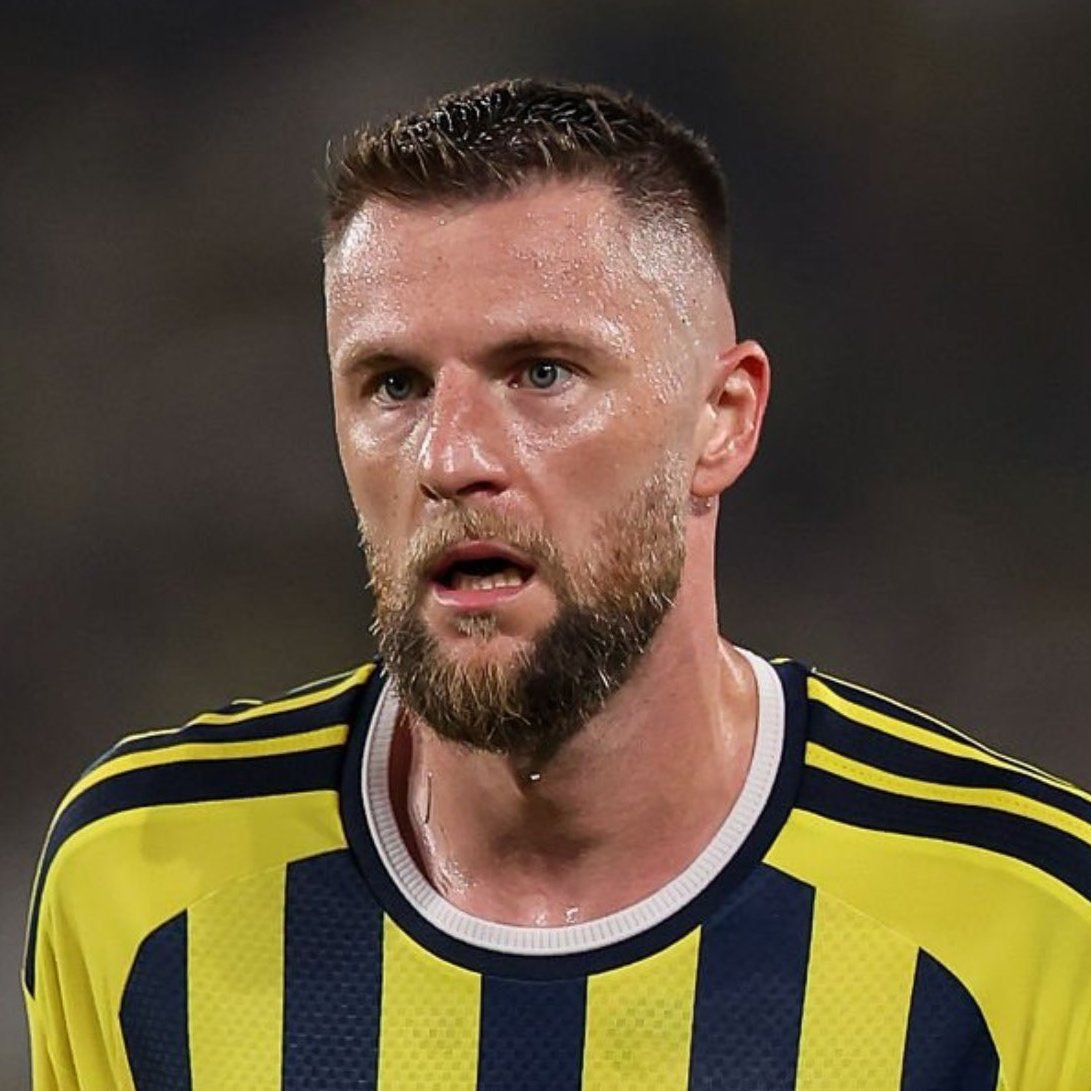 TekAskGs_'s tweet photo. Dünyanın en karaktersiz futbolcusu

#FBvBJK https://t.co/w205ll3ACU