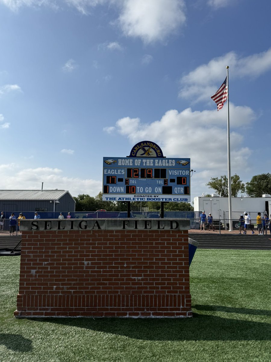 SandburgEagles's tweet photo. Lower levels complete the program sweep!
Varsity 37 - 14
Sophomore 36 - 8
Freshmen 17 - 0
π§Ήπ§Ήπ§Ή
#Team72
#FlyWithUs π‘π΅π¦
π https://t.co/gj4D1ZuEbC