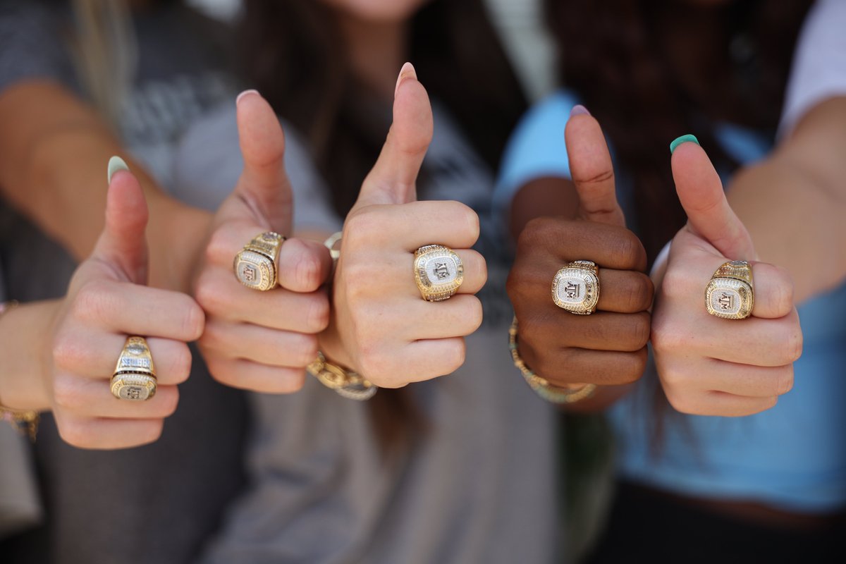 AggieEquestrian's tweet photo. best. surprise. ever.

Our girls were surprised with their SEC Championship rings today! 👍💍 https://t.co/AS5PfFyZ3x