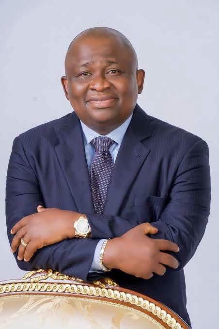 TaoFeek182's tweet photo. Fun Fact: Ogun West Senator, Adeola Yayi has facilitated at least 5 projects in each local government in Ogun State. https://t.co/A1M65rvQZd