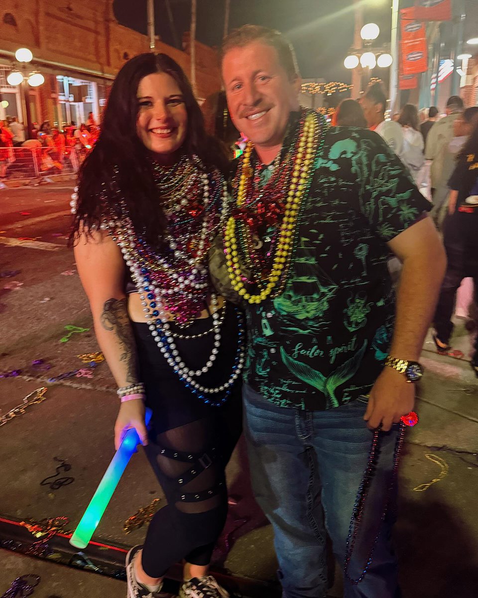 miro_miro69's tweet photo. So random because I totally forgot to post. Gasparilla Night Parade was a huge success just one of the reasons I’m going to miss Ybor City https://t.co/dof5Yirtnw