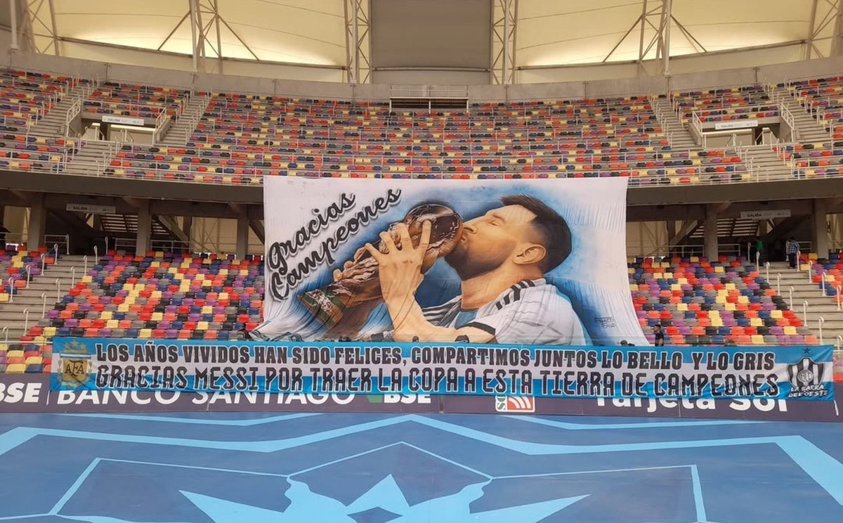 El_Hombre_Petak's tweet photo. El homenaje  que prepara La Barra Del Oeste para el mejor jugador de todos los tiempos https://t.co/wVy4muqRtv