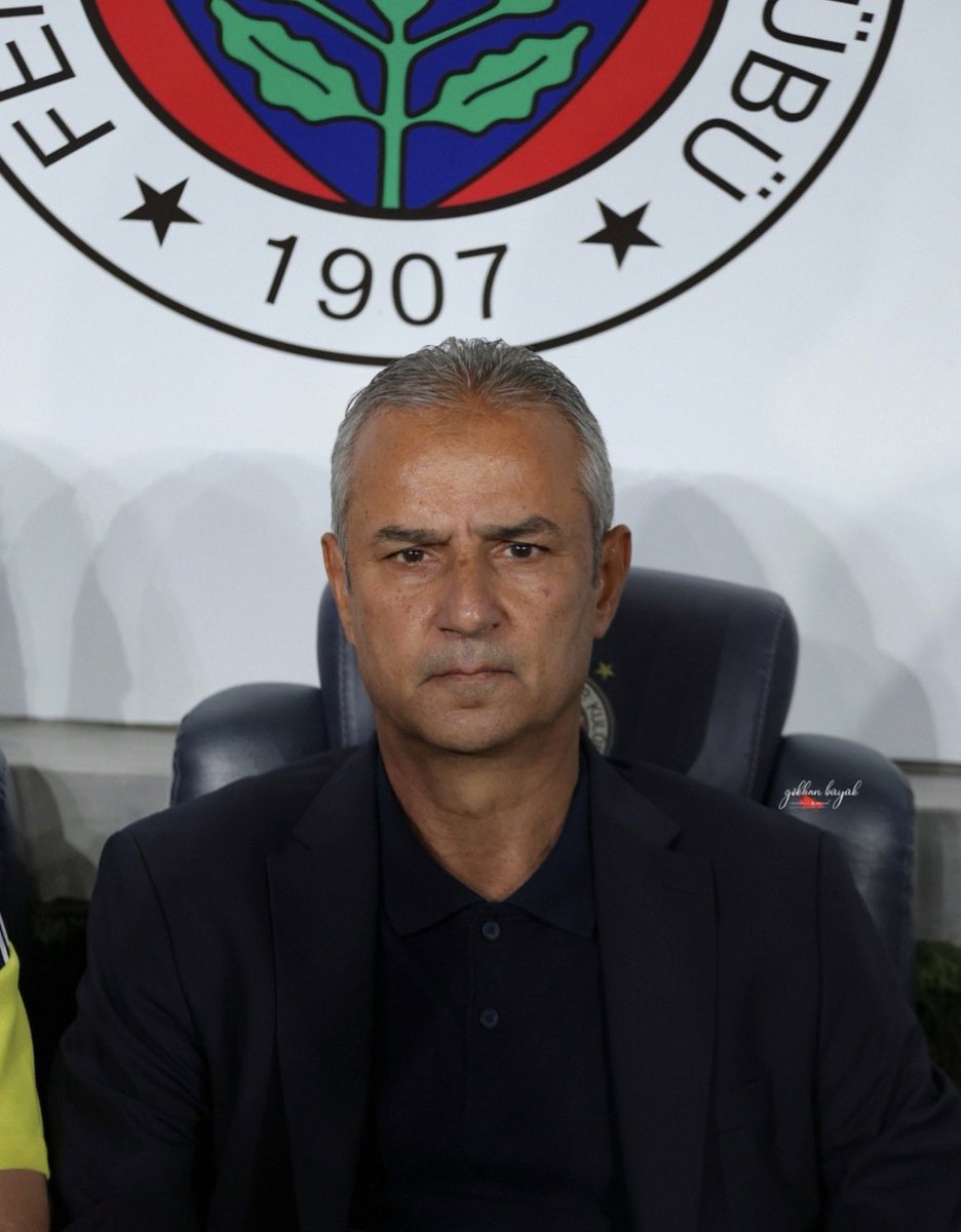 daimafenerx's tweet photo. Fenerbahçe , 4 haftada aldığı 2 mağlubiyet ile lige erken havlu attı.

Sizce kötü gidişatın sorumlusu kim? https://t.co/H0m6DGgA2x