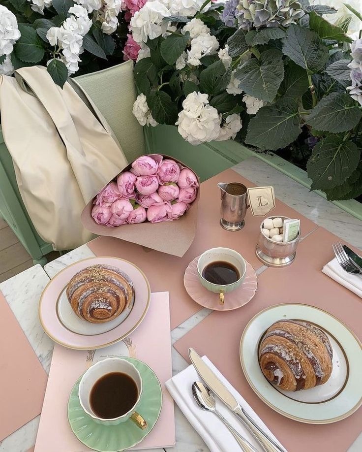 HarperTorrlgf's tweet photo. 'Now, pour the same amount of tea into both cups, but put sugar in one and leave the other without sugar.' The student did as he was told, and Miazuko drank both cups. 'Bring another teapot and pour two more cups of tea. https://t.co/rdegcPBTxO