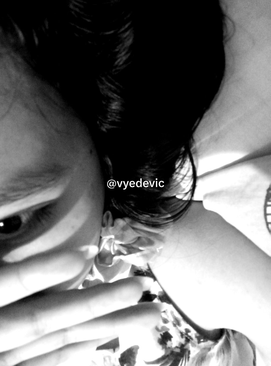 vyedevic's tweet photo. huhuu mulai malam ini bakalan tidur sendiri teruss :(( https://t.co/Y321E7RkEg