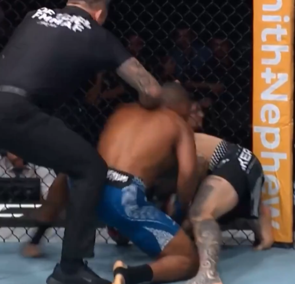 PollGuyUFC's tweet photo. UFC Paris was a movie https://t.co/iHuX7S8rOS