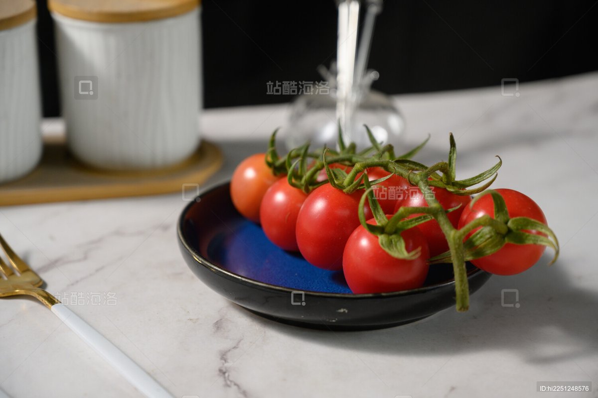 brainhalll's tweet photo. [Tried the farm-fresh cherry tomatoes from the local market today! Sweet, juicy, and bursting with flavor—perfect for a quick salad or snack. Definitely adding these to my weekly grocery list.  #FoodReview #FreshProduce]， https://t.co/IBkKKRdycs