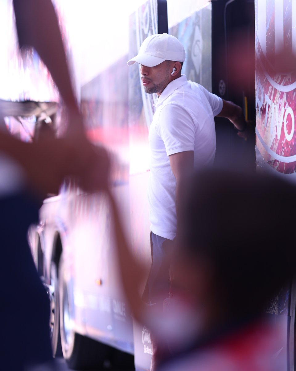 Chivas's tweet photo. 📍 ¡Ya llegó el Rebaño Sagrado! 🐐 https://t.co/F3T2gna1Pb