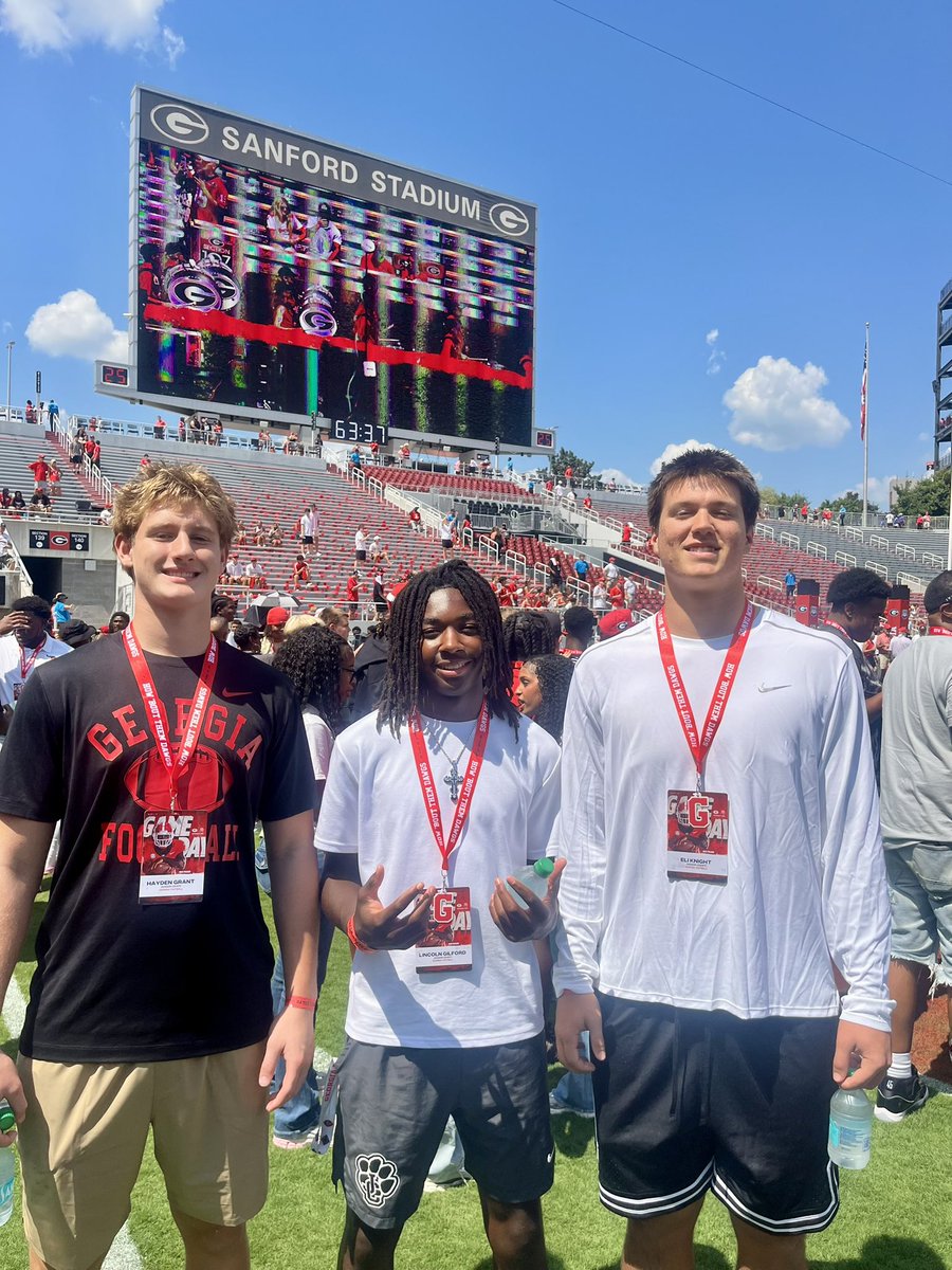 JaxCoRecruitsFB's tweet photo. Between the Hedges, game day @GeorgiaFootball for c/o 2030 Panthers @11eliknight @Hayden87Grant @lincoln_gilford https://t.co/8QYkPfZTlg