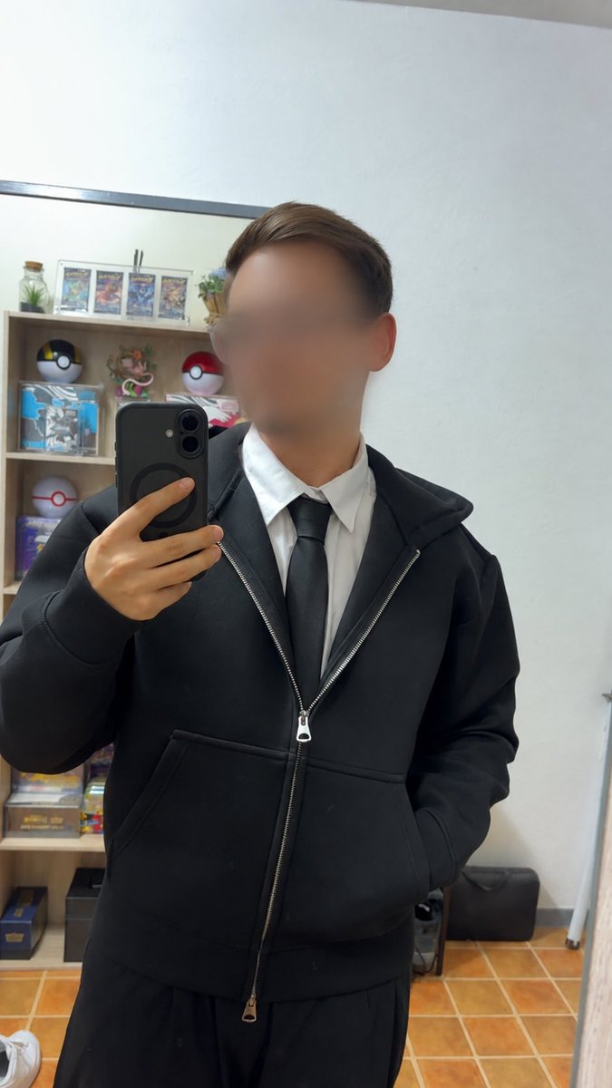 killiane05's tweet photo. L’outfit sur 10 ? https://t.co/J13KAIhPy9